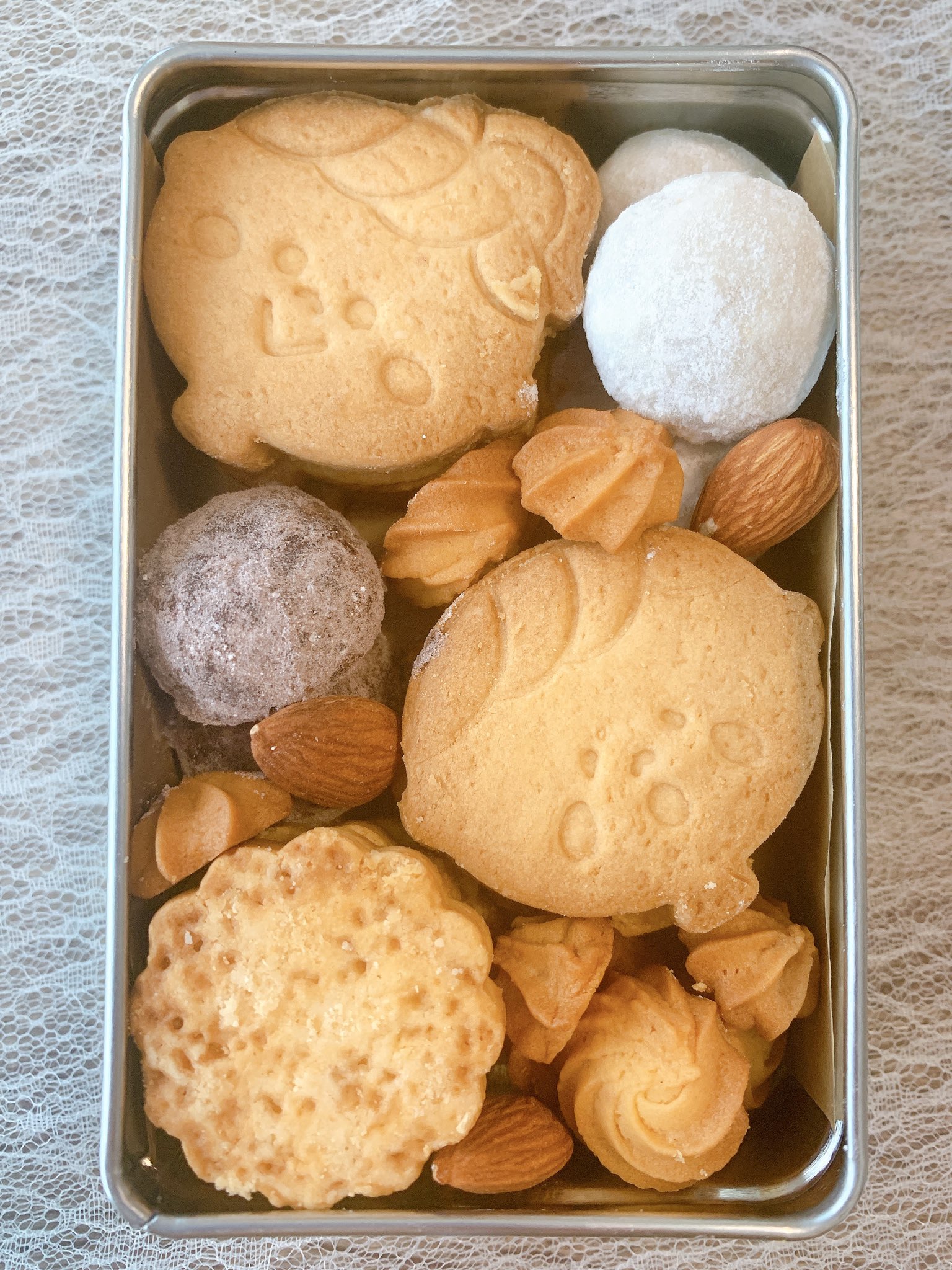 Kaoru 大学生パティシエ クッキー缶 この男の子と女の子の抜き型可愛いので好きです 米粉サブレ 絞りクッキー Cotta 富澤商店 てんさい糖 T Co Cbkjp32uae Twitter