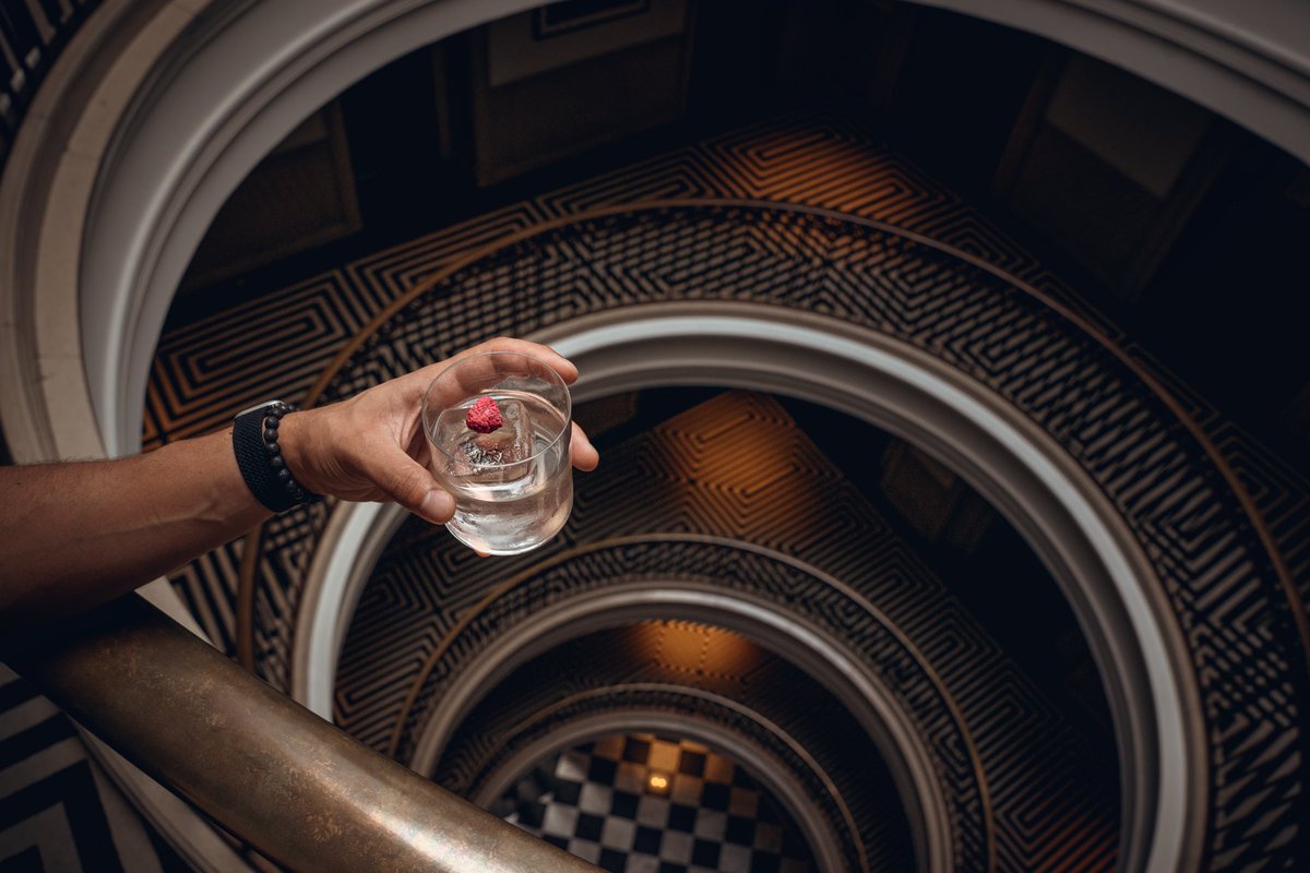 EdinburghGrand's tweet photo. Cocktails with style!! ❤️ 🍸

#Cocktails #CocktailsofInstagram #Cocktailsofig #cocktailsinthecity #TheRegisterClub #ChevalTheEdinburghGrand #chevalcollection #EdinburghFoodie #edinburgh #EdinburghScotland #VisitScotland #VisitEdinburgh #DiscoverEdinburgh #cocktailsanddreams https://t.co/38U3ajMWCU