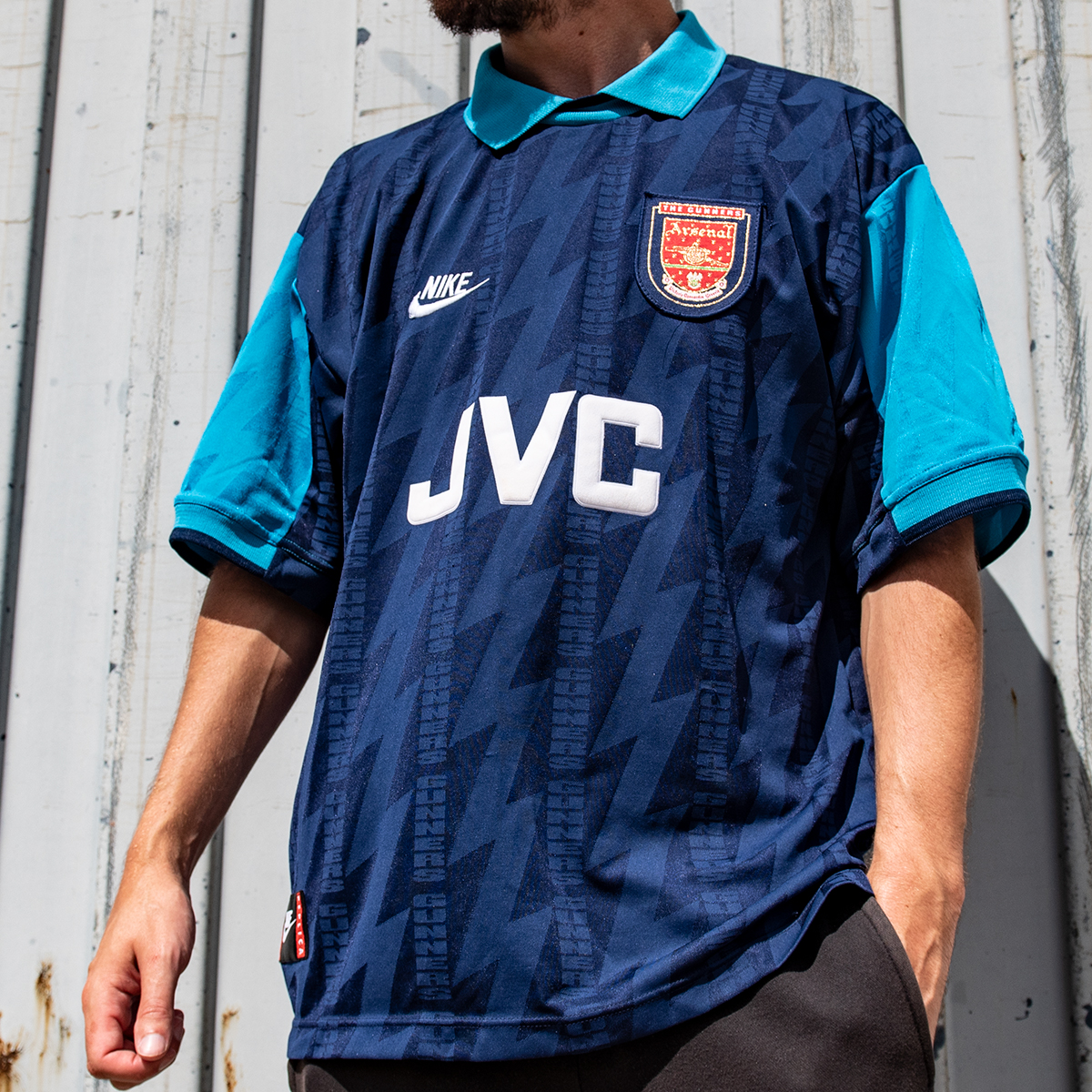 riqueza alquitrán Anotar Classic Football Shirts on Twitter: "Arsenal 1994 Away by Nike ⚡ Hitting  the site on August 11th in a size XL. https://t.co/dV1gB5xPiC" / Twitter