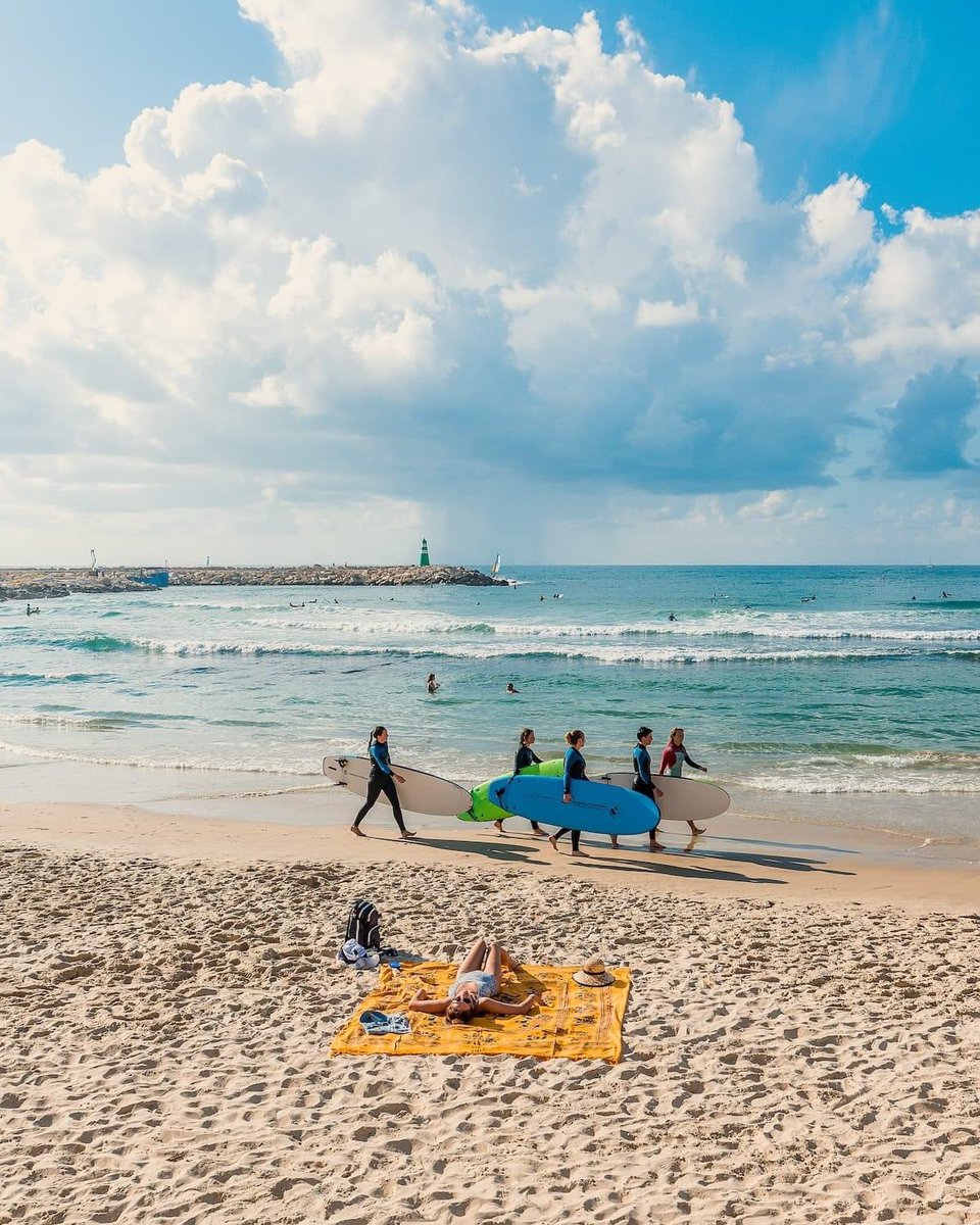 جمعة مباركة وعطلة نهاية اسبوع سعيدة 
حيث تروج الحركة على شواطئ البحر في إسرائيل. مع دبيب