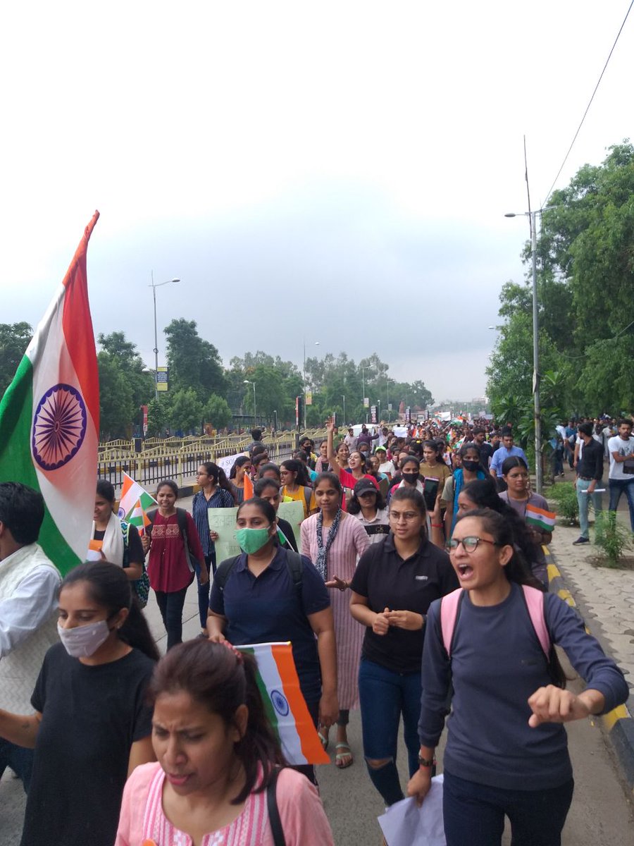 BackshoreL's tweet image. Thousands of aspirants of Madhya Pradesh organised &quot;Berozgaar Tiranga Yatra&quot; in Indore and Jabalpur. 
Students are waiting from last four years.They need answer now!
#mppsc2019 #mppsc2020 #mppsc2021 #peb #vyapamsi #MPTET_2018
#बेरोजगार_तिरंगा_यात्रा