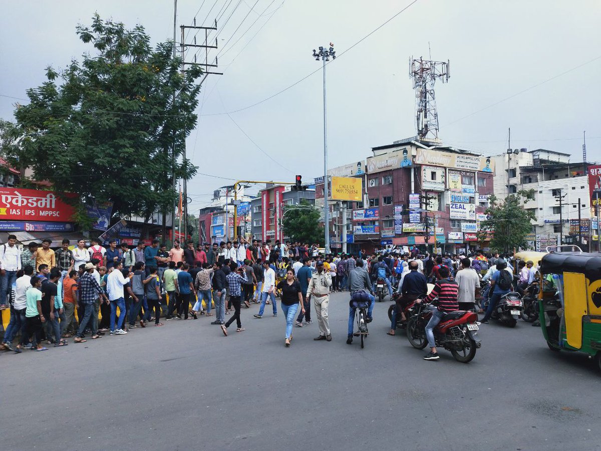BackshoreL's tweet image. Thousands of aspirants of Madhya Pradesh organised &quot;Berozgaar Tiranga Yatra&quot; in Indore and Jabalpur. 
Students are waiting from last four years.They need answer now!
#mppsc2019 #mppsc2020 #mppsc2021 #peb #vyapamsi #MPTET_2018
#बेरोजगार_तिरंगा_यात्रा