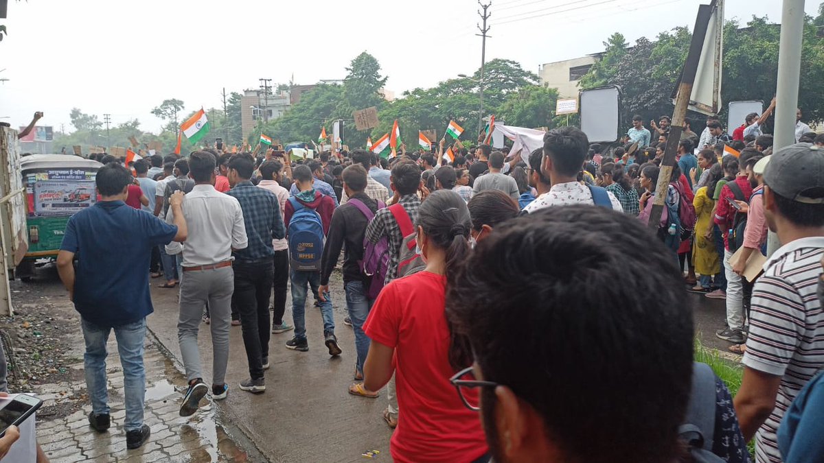 BackshoreL's tweet image. Thousands of aspirants of Madhya Pradesh organised &quot;Berozgaar Tiranga Yatra&quot; in Indore and Jabalpur. 
Students are waiting from last four years.They need answer now!
#mppsc2019 #mppsc2020 #mppsc2021 #peb #vyapamsi #MPTET_2018
#बेरोजगार_तिरंगा_यात्रा