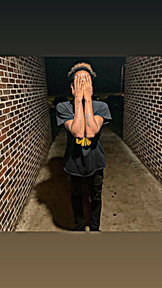 rollxn_tayee tweet picture