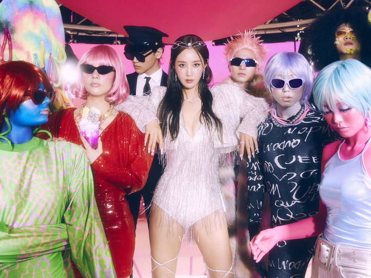 HeyYo922's tweet photo. Girls' Generation 소녀시대 The 7th Album 〖FOREVER 1〗Digital Booklet iTunes 
#SOOYOUNG #YURI
FOREVER 1 is HERE #FOREVER1_OUTNOW 
SNSD IS BACK #FOREVER1_6PM 
@GirlsGeneration https://t.co/WKA0MVMBGk