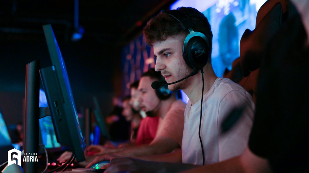 Ako vam kažemo da smo 1000 fotki srezali na 200, malo smo rekli... 

Jeste bili na LAN-u? Ako jeste, pronađite se u albumu, ako ne - pogledajte kako je izgledala završnica Prvenstva!

Cijeli foto album je ovdje 👇
📸 facebook.com/media/set/?set…