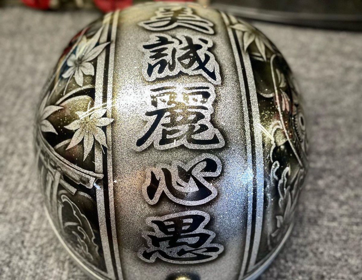 和彫り風エアブラシ🍁⛩

#カスタムペイント
#カスタムコルク半
#タケマルアート