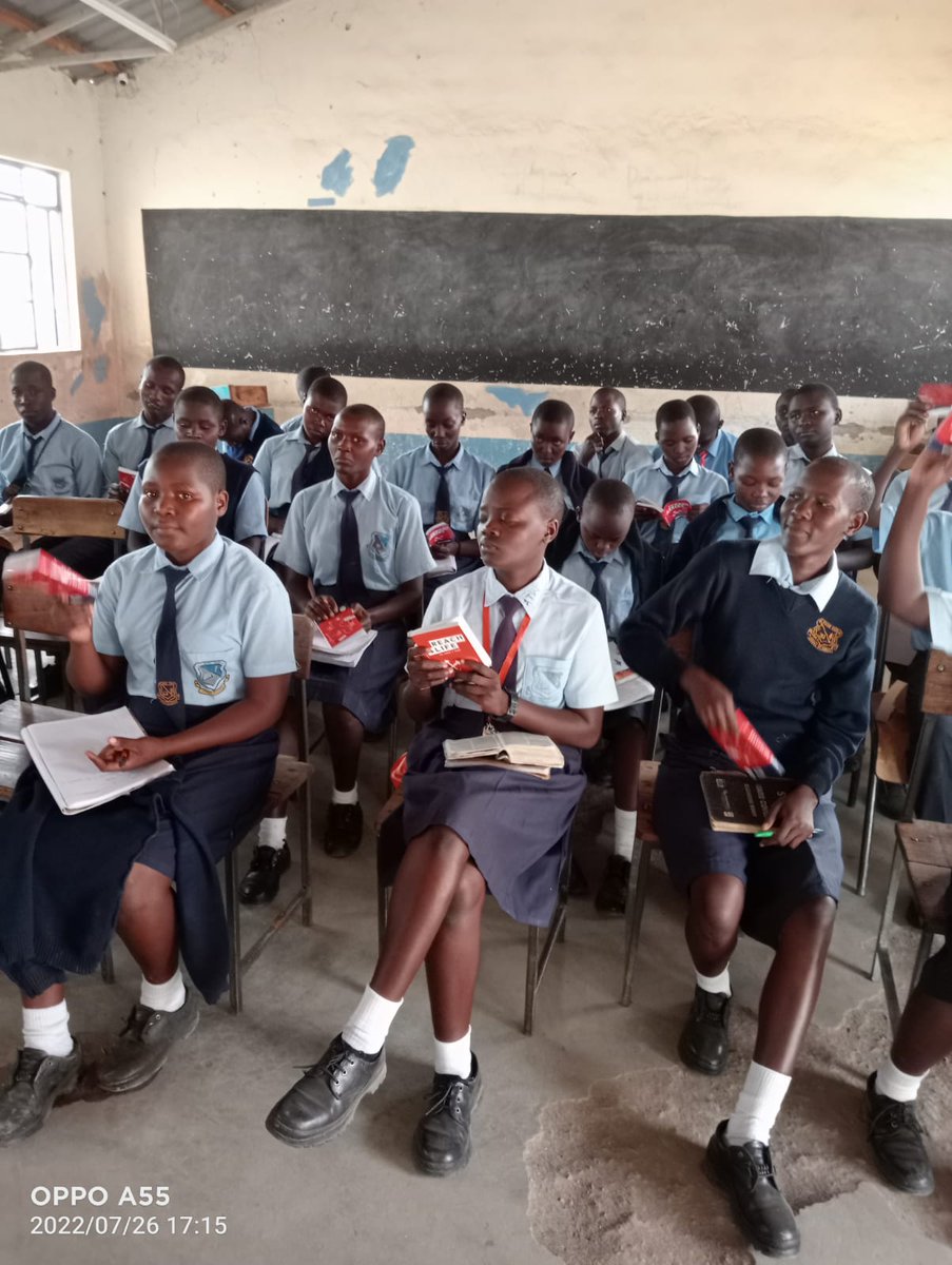 su_kenya's tweet photo. who placed a copy of Reach 4 Life Bible in their hands. 🙏🏾🙏🏾
#thankyou #partners
#morelabourers
#OurChildrenOurFuture https://t.co/J3xTsLX0kb