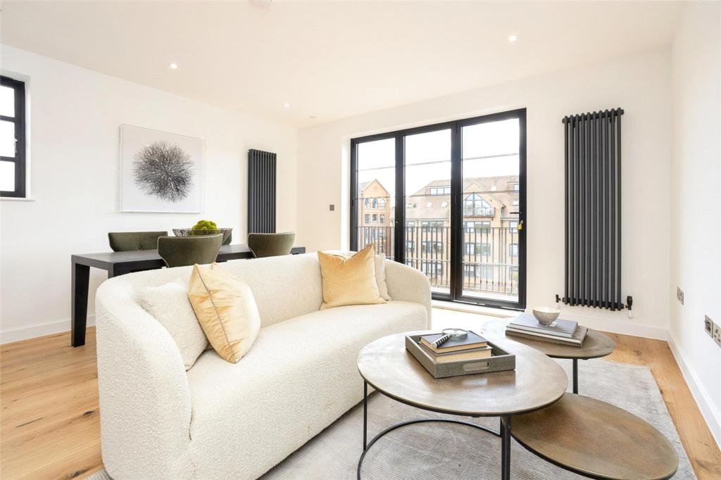 MyMoveTracker's tweet photo. 🛏️ 2 bedrooms
💷 £430,000
📌 Riverside, Lyons Crescent, Tonbridge, TN
🔑Marketed by @freemanforman

HELP TO BUY AVAILABLE! Small luxurious development of 2 bedroom, 2 bathroom apartments with direct access to river walks and within minutes walk of High Street &amp; main line station. https://t.co/7kE3esdNlo