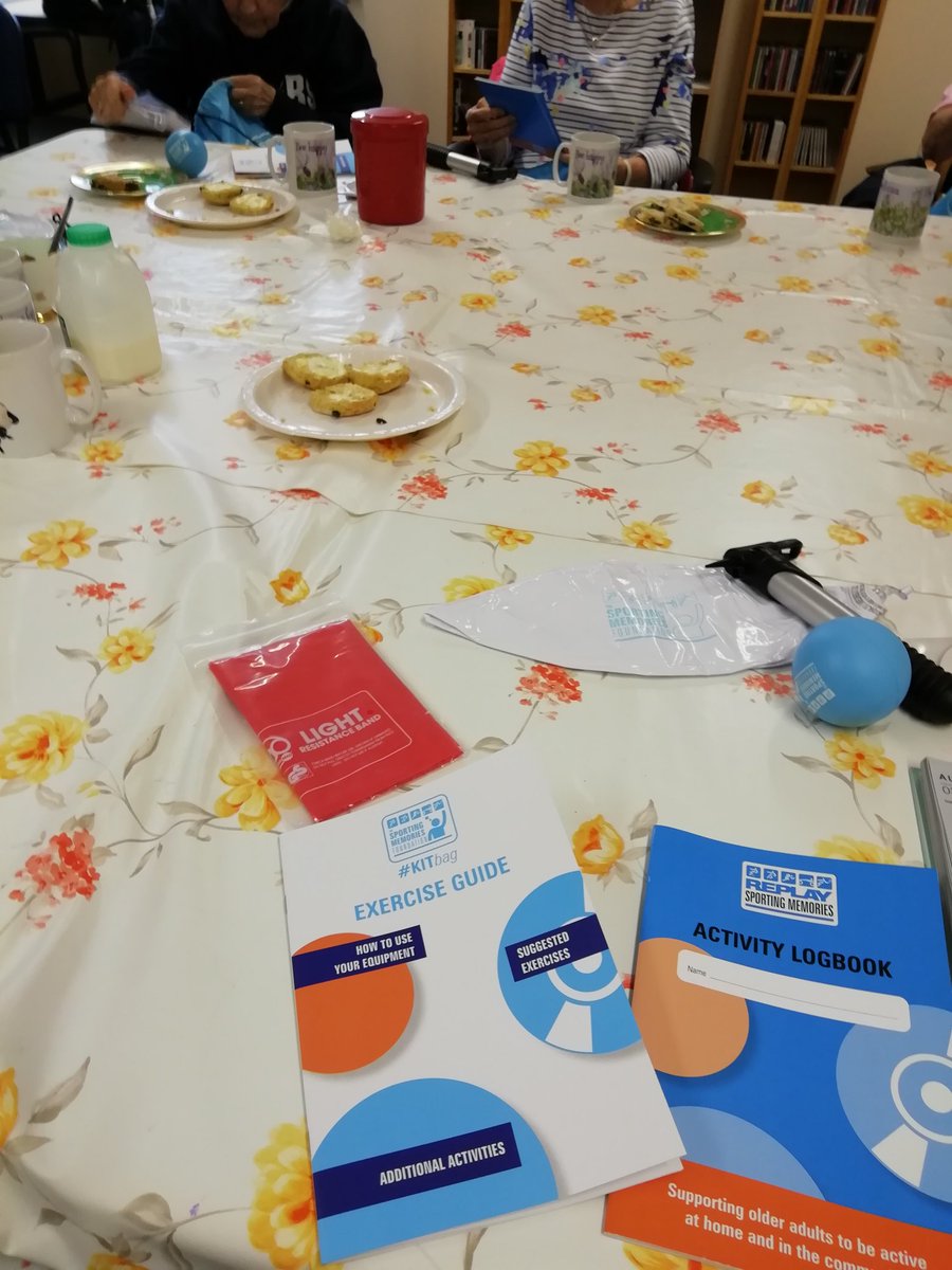 msargyll's tweet photo. Our outreach worker was delighted to introduce Campbeltown Parkinsons group to the @SportsMemNet kit bags for the first time. @NeuroAlScotland #msargyll @rsmacdonaldct https://t.co/bZYtROuYoC