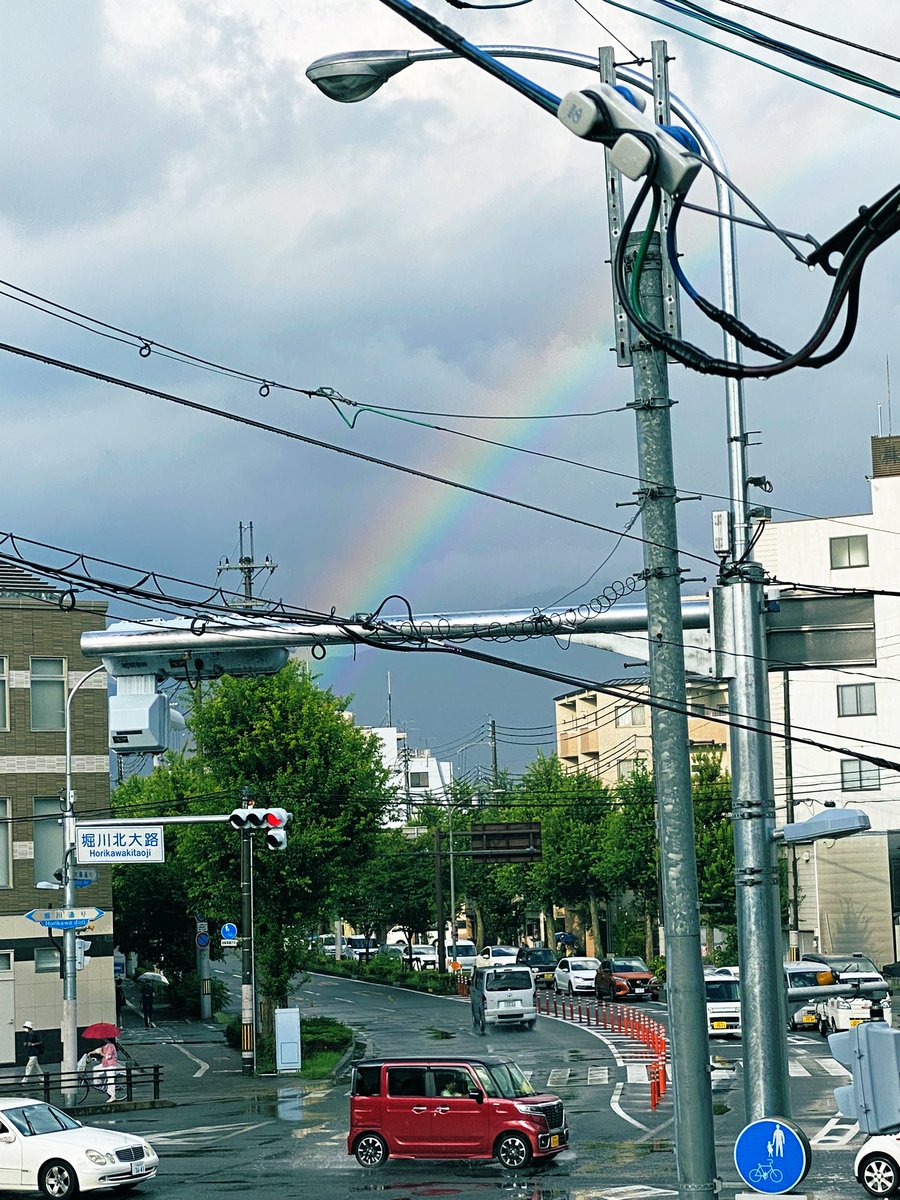 flat_kikaku's tweet photo. さっき虹出てたの見ました？？(´ωωωωω｀) https://t.co/PQ22AhnwHt