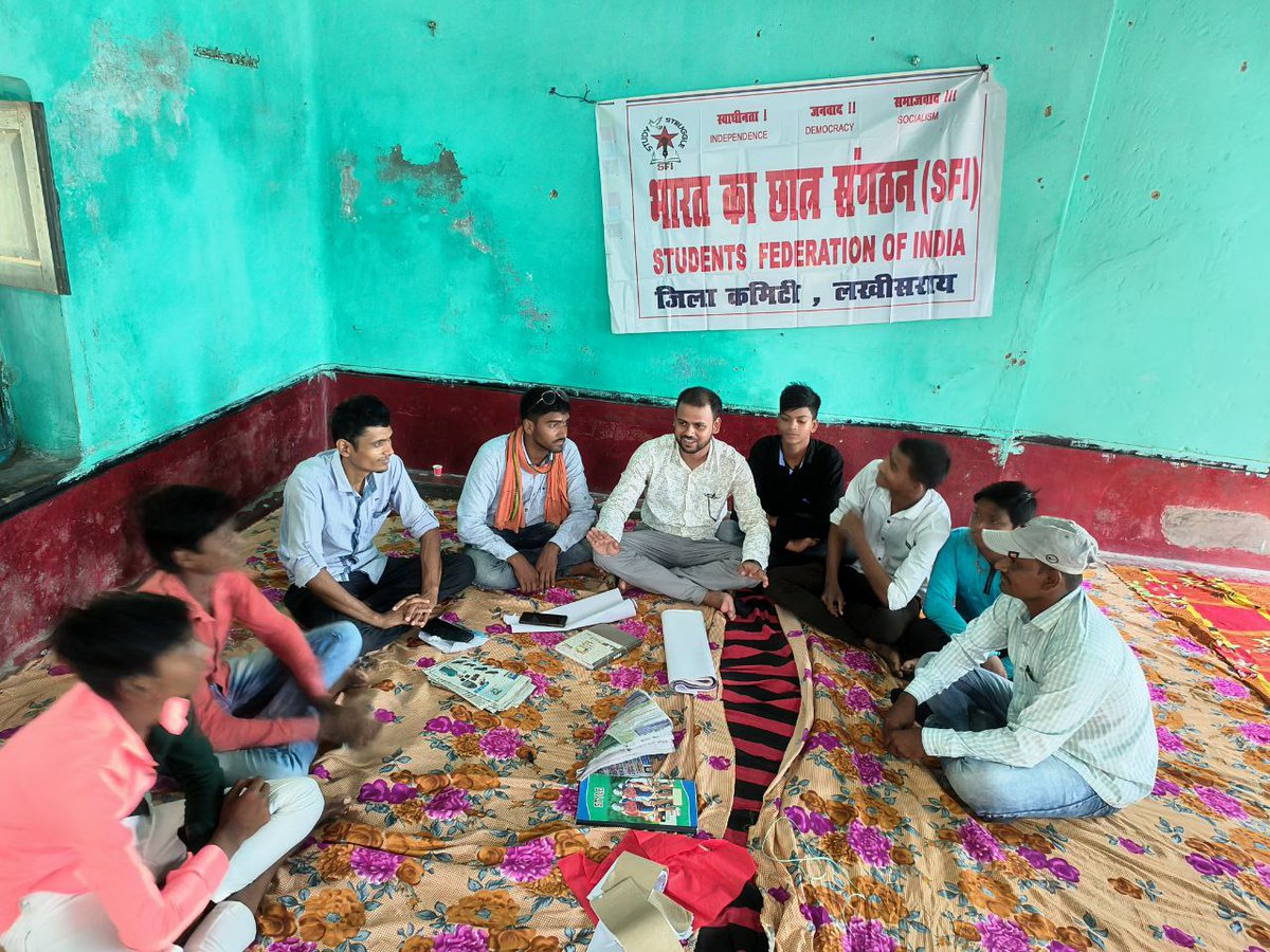 AmbedkarMukul's tweet photo. #educationforall 
आज एसएफआई लखीसराय जिला कमिटी की बैठक संपन्न हुई।13अगस्त को लखीसराय से बड़ी संख्या में छात्र पटना जत्था में शामिल होंगे।
#allindiajattha 
#SFI 
#SaveEducation #SaveConstitution #SaveNation https://t.co/ypgQdziWjz