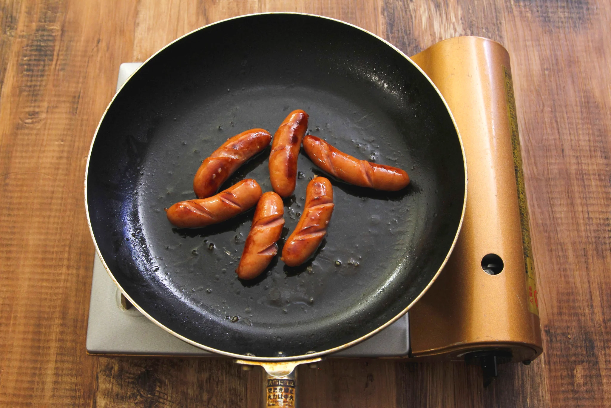 夏のおつまみに最高？！とっても簡単&美味しそうな「ソーセージ」レシピ！