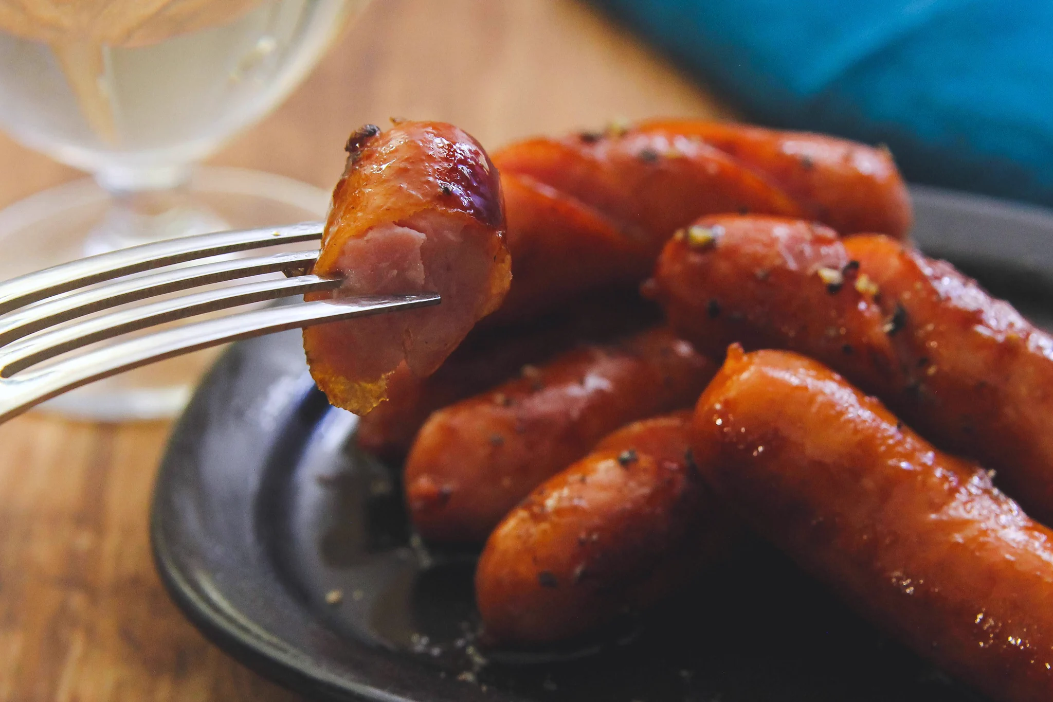 夏のおつまみに最高？！とっても簡単&美味しそうな「ソーセージ」レシピ！