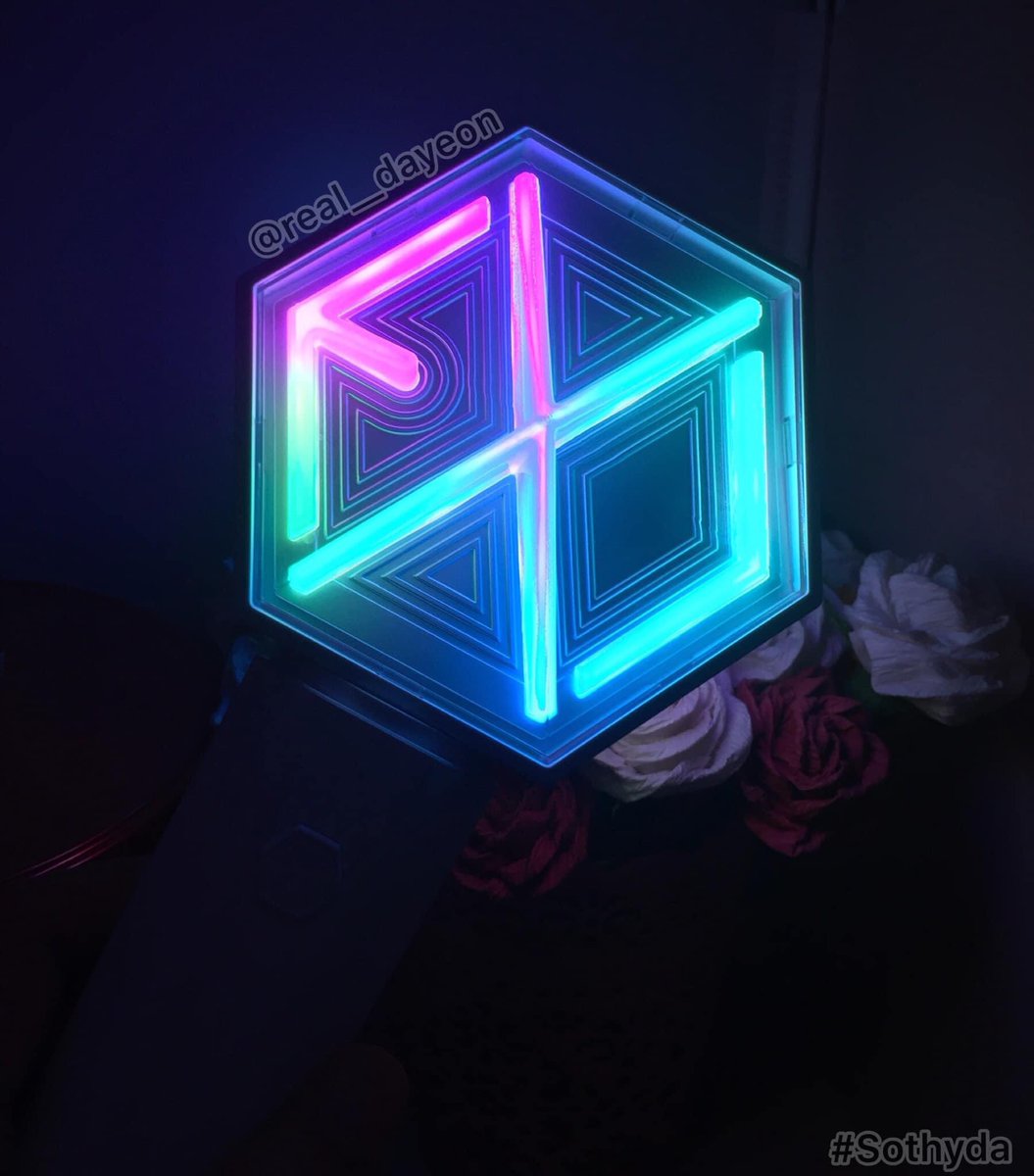 DaYeon__2's tweet photo. Happy 8th Anniversary EXO-L 🎂���🎉🎊 #HappyEXOLDay #L1485 #EXO #WeAreOne https://t.co/NHFjeLYB1a