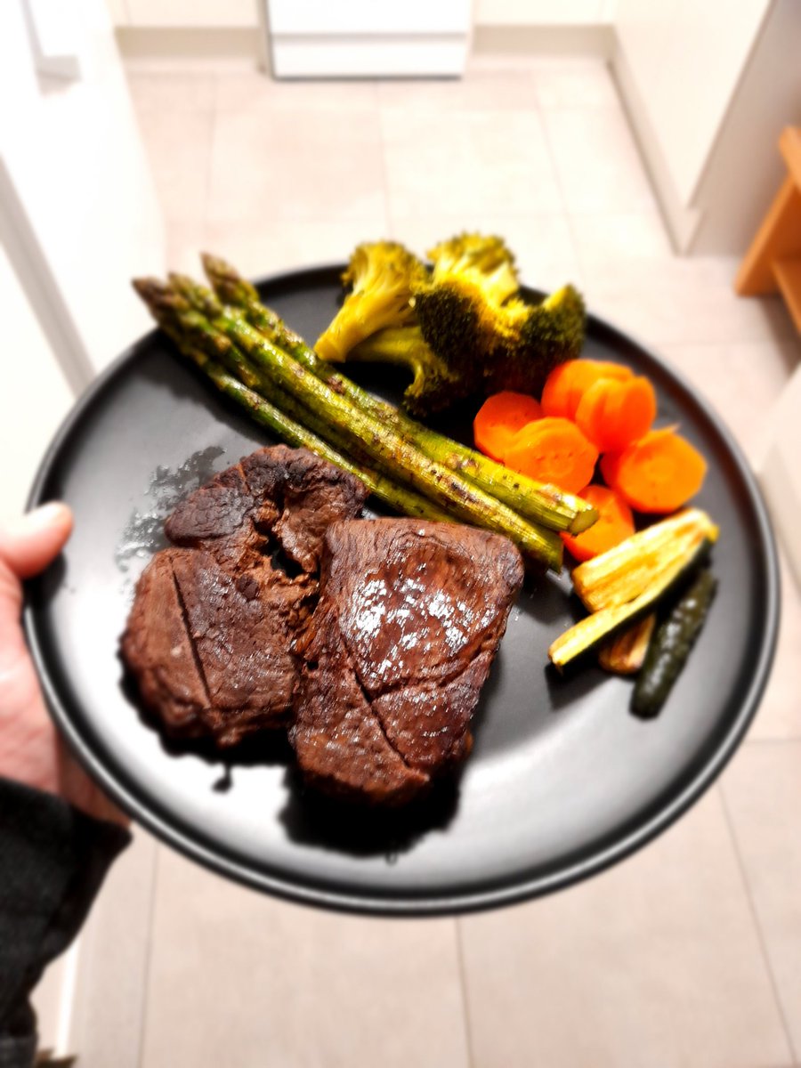 wzktrapty's tweet image. Steak and Veg.