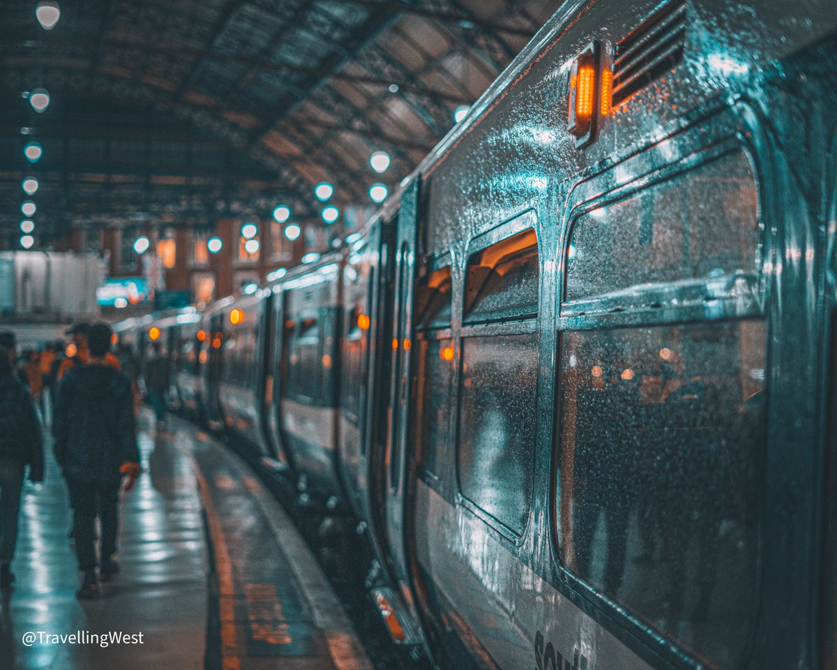 Moody rainy train journey 

#moody #trains #journey #streetphotography #urban #cinematic #SonyAlpha