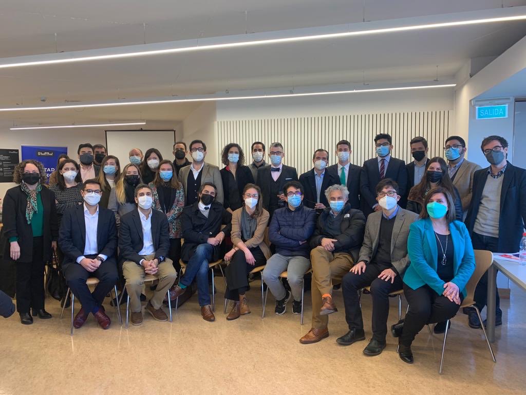 En Valparaíso, nuestra Directora Andrea Von Chrismar, participó en el seminario “Desafíos del cambio constitucional para el Derecho Público”. En el evento Andrea expuso en el panel sobre Estado, Regulación y Nueva Constitución.