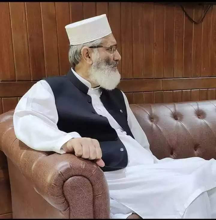 تباہ کر دیا سب نے تمہیں اپنے مفاد کی
 خاطر😥😥
میرےپیارے وطن تجھے#سراج الحق جیسا ایماندار لیڈر🥀کی ضرورت ہے🌴🌴