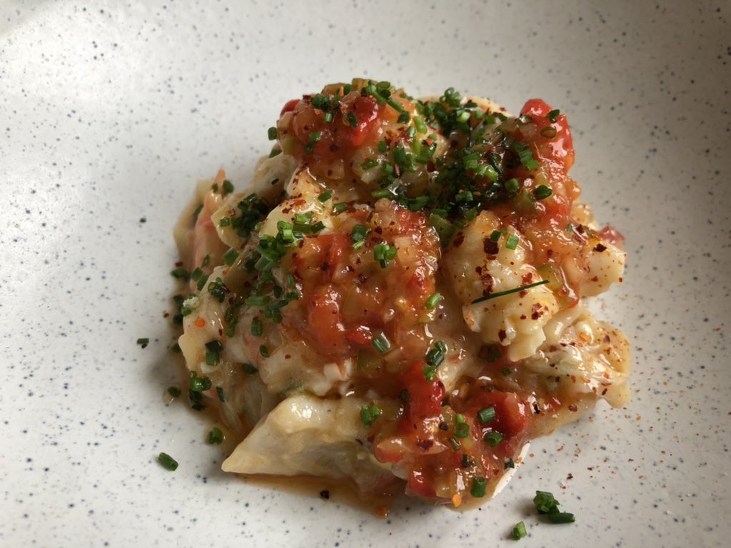 salsadechiles's tweet image. Gunea, uno de los grandes restaurantes asturianos aunque no suficientemente reconocido. Begoña y Pablo, sin más ayudas, se bastan para dar de comer maravillosamente a unos catorce comensales y hacerles sentir en casa. Cocina muy rica, sin trampa ni cartón. Para volver y volver.