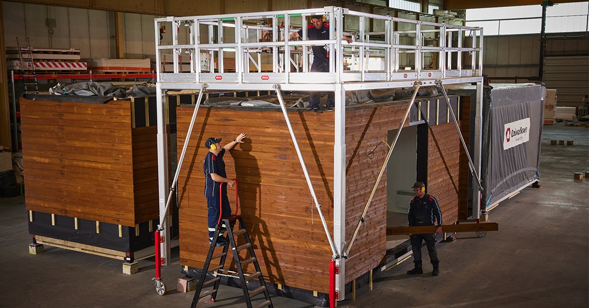 🏗️ | 𝗗𝘂𝘂𝗿𝘇𝗮𝗺𝗲, 𝗺𝗼𝗱𝘂𝗹𝗮𝗶𝗿𝗲 𝗵𝘂𝗶𝘇𝗲𝗻 𝗯𝗼𝘂𝘄𝗲𝗻? Met Altrex natuurlijk! 

Voor Daiwa House Modular Europe ontworpen wij een verrijdbare rand- en modulebeveiliging. Veilig en flexibel werken op daken! 

Meer weten over deze case? ➡ altrex.com/nl/nl/maatwerk…