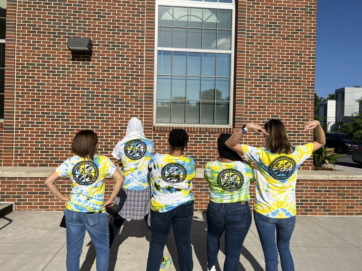 The Fab Five Fine Arts Team of David T. Howard Middle School is showing off our Tie-Dye Shirts that we made in our APS Fine Arts PD! We have enjoyed an amazing week of Teaching and Learning!  Happy 1st Friday! #apsarts @sara_womack <a href="/erickson_sarah_/">Sarah Erickson</a> <a href="/APSHoward/">David T. Howard Middle School</a>