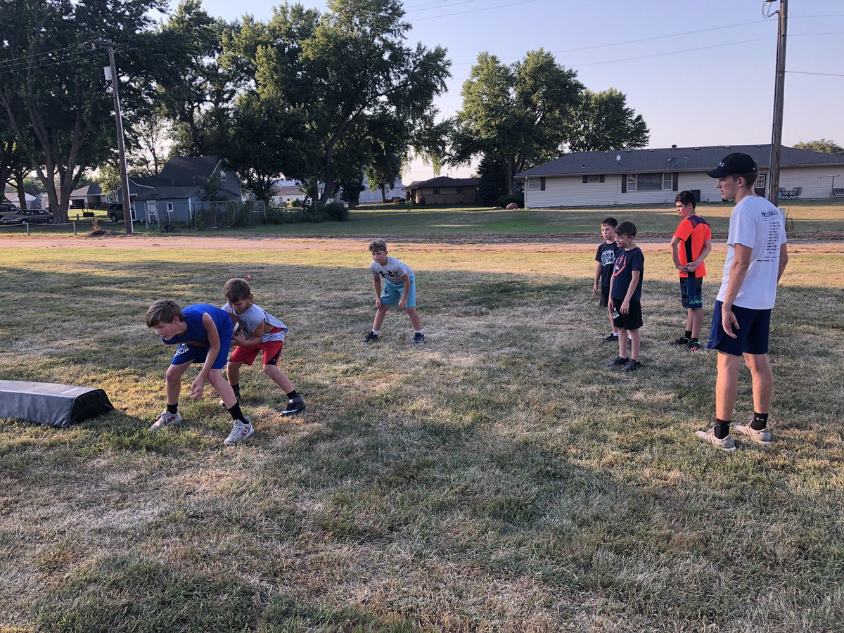 MrJ_FHS's tweet image. Great to work with the generation of @FreemanFootball players at their elementary camp! #freemanfalcons