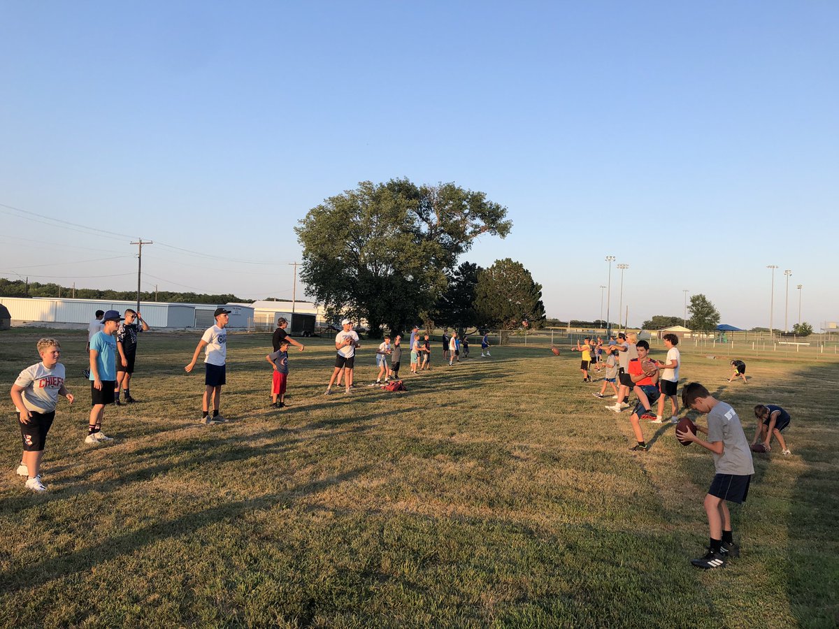 MrJ_FHS's tweet image. Great to work with the generation of @FreemanFootball players at their elementary camp! #freemanfalcons