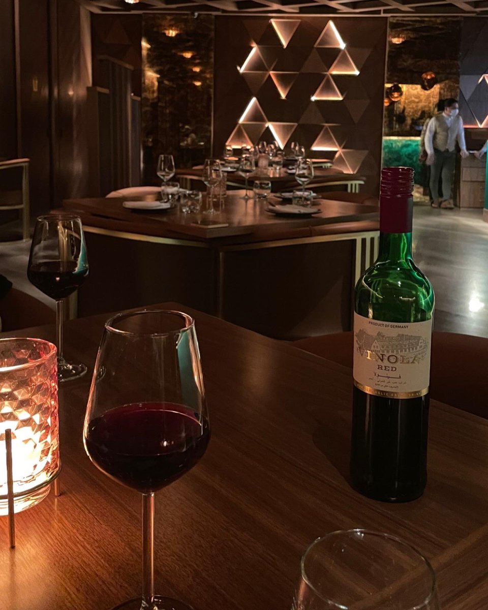 سلسلة ثريد لمطاعم في الرياض لو ماجربتها فاتك الكثيييير 
كلها أخترتها بعناية وأشوفها الأفضل صراحة👍🏻...