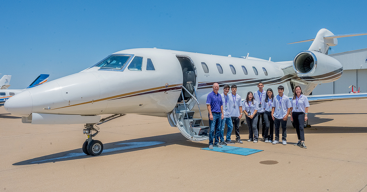NeeleySchoolTCU's tweet image. Select @CristoReyFW students got an inside look at global innovation through company tours and hands-on learning experiences at our @TCU Supply Chain Business Technology Camp with @tcusccenter. Thanks to our corporate partners for helping us lead the future of business tech!