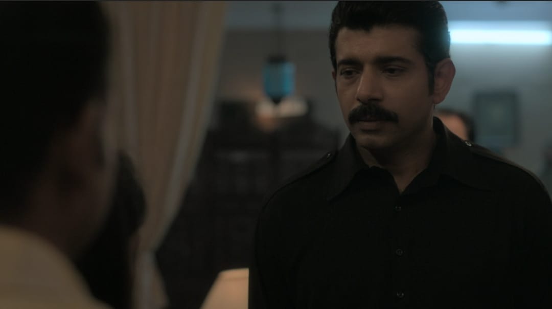 Done Watching #Rangbaaz : Total 6 Episode That Keeps You Engage With It’s Strong Narration , Fast Paced Screenplay & Brilliant Direction . #VineetKumar Shines As Saheb .