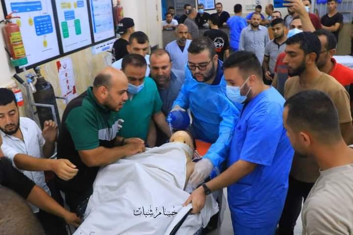 Asthetic_idiots's tweet photo. Breaking|| About 15 Palestinians wounded in a series of Israeli airstrikes on separate targets in the Gaza Strip.
#غزه_تحت_القصف https://t.co/ziooKkxWcU