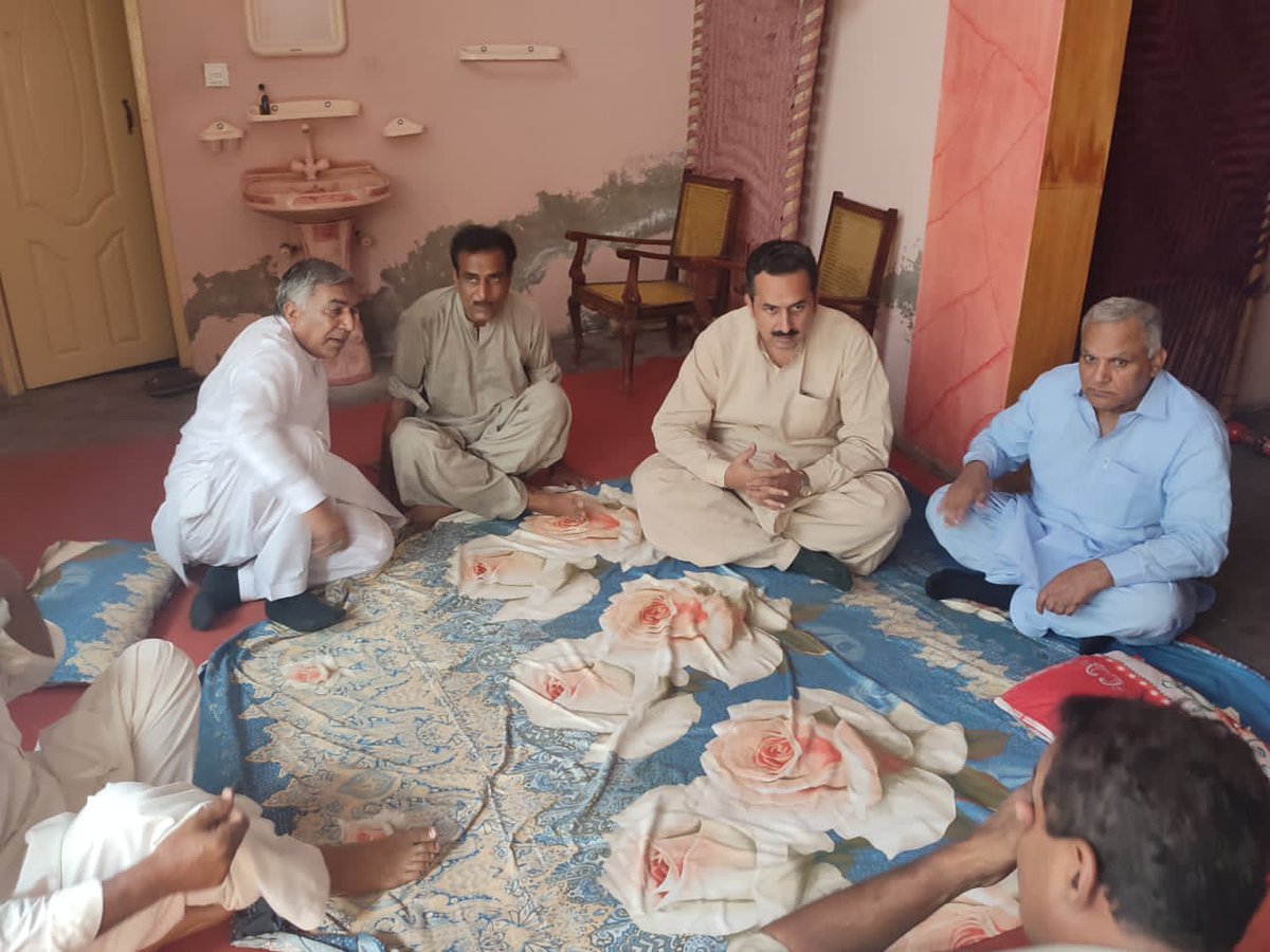AdilBukshPK's tweet photo. ایم پی اے چوہدری عادل بخش چٹھہ نے جنرل سیکرٹری پی پی 52 چوہدری ابرار احمد چیمہ صاحب سے ملاقات کی
منصور والی میں فاتحہ خوانی اور سوہدرہ میں مہر توقیر صاحب سے اظہارِ تعزیت کی
ضلعی انفارمیشن سیکرٹری میاں مدثر نذیر اور میاں عمران یعقوب بھی ہمراہ
#SMT #PP51 #PP52 https://t.co/KhmRLql4SQ