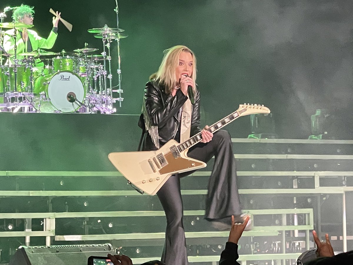 Doomsday3m's tweet photo. @mtlkeith @Wewillrocku66 @Dragonboy75 @darrell_leyenda @SCREAMXO1 @CaboWabo34 @nowayjeff @nearly_departed @metalheadjs @Jo_Lloyd8 @CantStandYaeva @feniksdook6 @LuisLuiskiss1 @AnneAnd59185576 @soccermomgta @TheComicHunter @granny_metal @mcarr2k @itsmetmudder4 @mlc61802 @Vampyre_King @Britton65Sam @OneMoreTattoo_ @davesurace @TheWarningBand2 #awesome show #Halestorm #kickedass too \m/ https://t.co/JkzWto3ZGZ