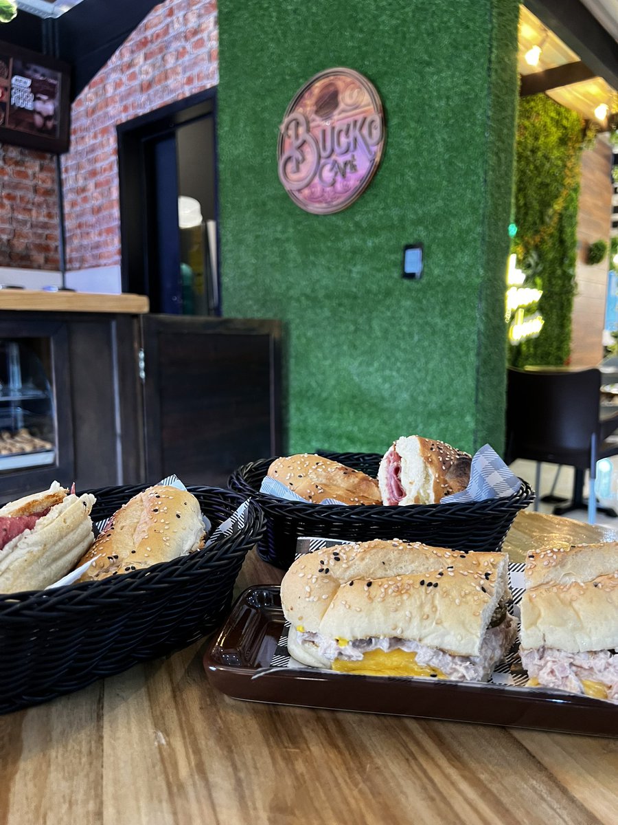 Gabylameiro15's tweet photo. Tienen que probar estos Paninis !! Son de Bucko Café , síganlos en Instagram y visítenlos 🤤🤤🤤 https://t.co/J4vMk8Ovkb