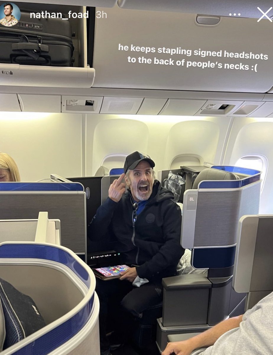 piratingsoup's tweet photo. Consumed with yearning for a man playing candy crush on his ipad on the plane https://t.co/8wm0TmMe0N