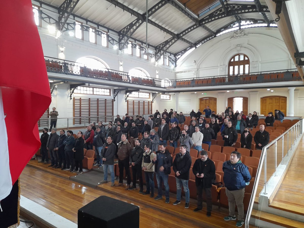 ¡Muchas gracias a los casi 100 canarios del <a href="/LiceoAplicacion/">Liceo de Aplicación</a> que nos acompañaron en la celebración de los 130 años de nuestro liceo!

Nos seguiremos encontrando para emocionarnos, recordar, fortalecer la educación pública y apoyar a la comunidad educativa

     ¡Hurra Muchachos!