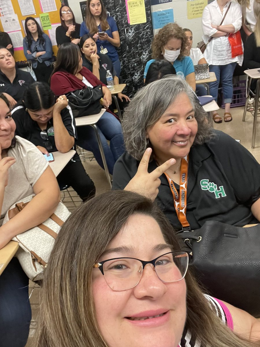 RGVGalYvette's tweet image. There is something about Technovate  that is invigorating! #SHE #TECHnovate22 #technovate2022 #Houstonelem