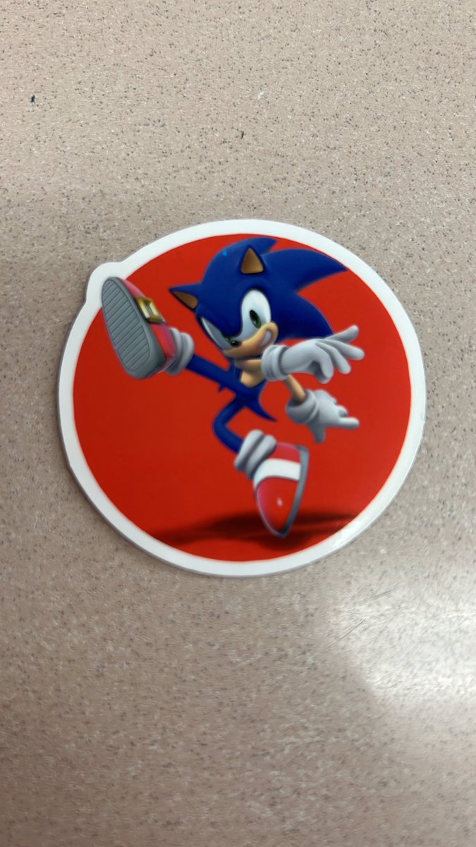 BeastModeTeach's tweet image. Let’s go esports! Always a delight when @travismslib @rxytweetz presents. She definitely didn’t bribe me with a pretty sweet sticker.  #TECHnovate22