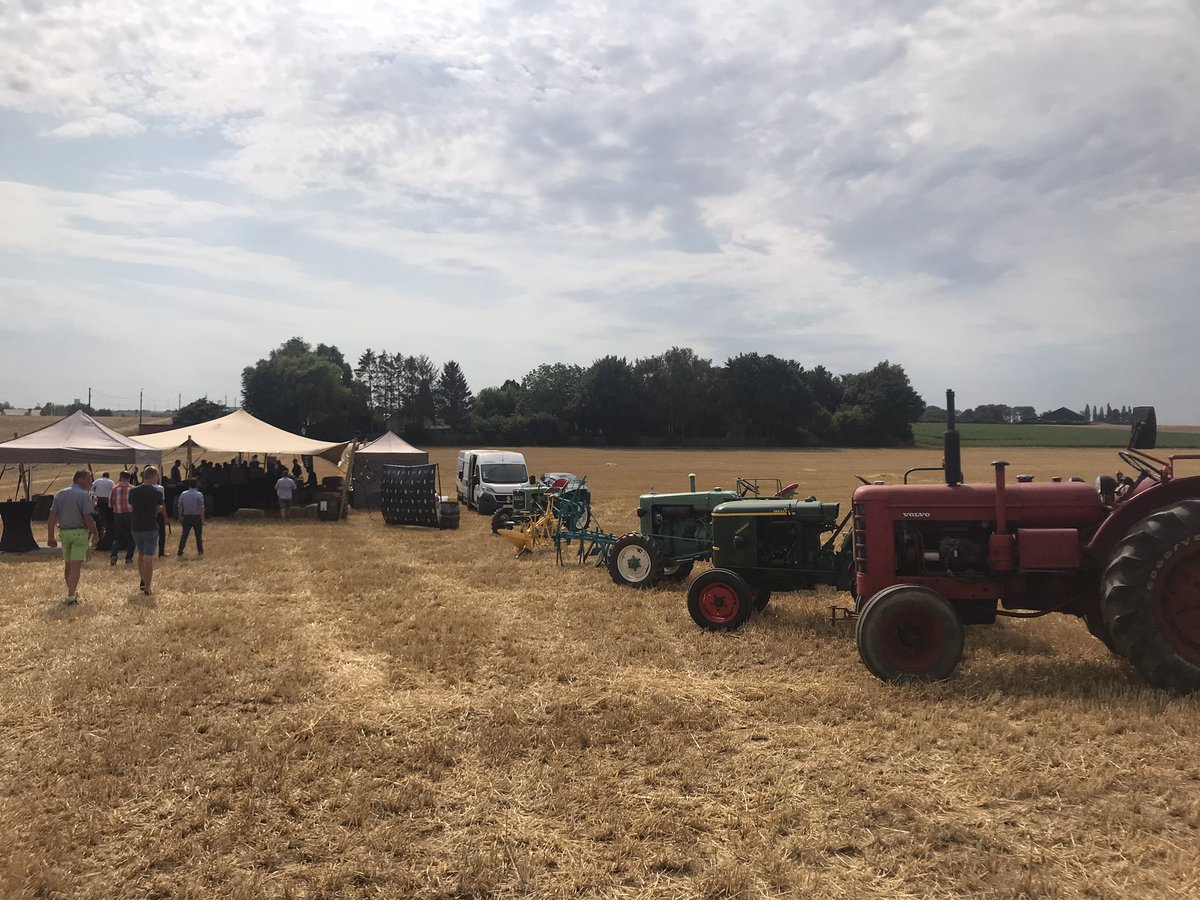 Yesterday local farmers finalized the harvest of the barley the <a href="/TheBelgianOwl/">Belgian Owl</a> distillery will use in the distillation process of its renowed single malt whisky. Trace elements and minerals in the rich Hesbaye soil allow for a unique taste. #whisky #belgianwhisky #cheers