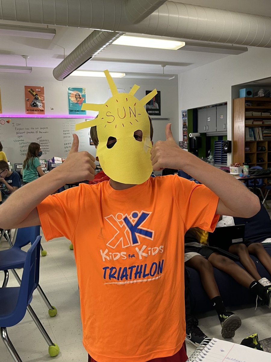 This sun is ready for his water cycle skit 🌞