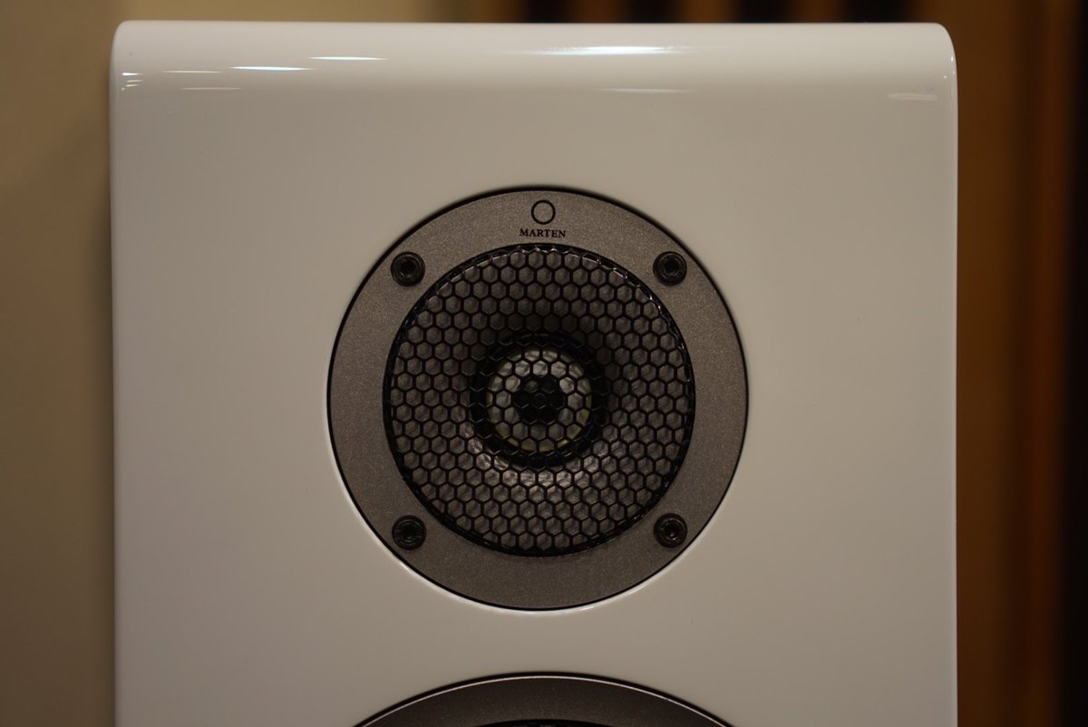 soundhunter1940's tweet photo. 【期間限定】
スウェーデンのスピーカーメーカー #MARTEN の新モデル #OSCARTRIO をお借りしています!
MARTENとしては最もお求めやすい(?)価格ですが、ナチュラルかつ洗練されたまさにMARTENサウンドを楽しめます。
弊社ではおなじみの #JormaDesign が内部配線に使用されているのも魅力です😍 https://t.co/w7rMPmfXNL