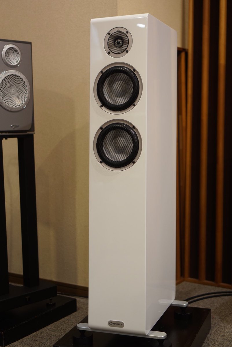 soundhunter1940's tweet photo. 【期間限定】
スウェーデンのスピーカーメーカー #MARTEN の新モデル #OSCARTRIO をお借りしています!
MARTENとしては最もお求めやすい(?)価格ですが、ナチュラルかつ洗練されたまさにMARTENサウンドを楽しめます。
弊社ではおなじみの #JormaDesign が内部配線に使用されているのも魅力です😍 https://t.co/w7rMPmfXNL