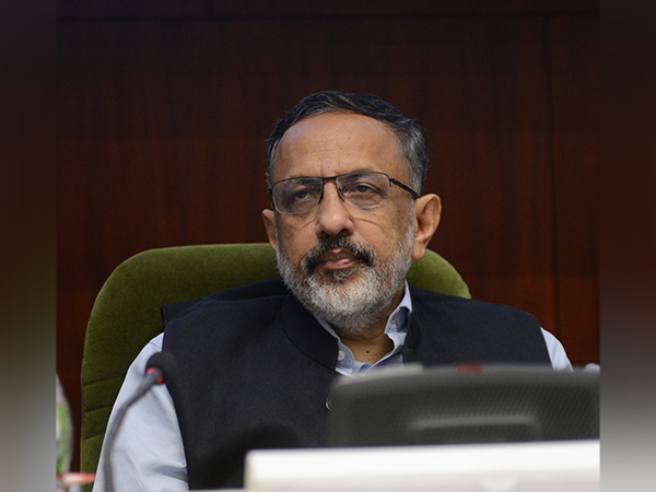 ani_digital's tweet photo. Centre gives cabinet secretary Rajiv Gauba one-year extension
Read @ANI Story | https://t.co/KsvpZHH5wn
#RajivGauba #CabinetSecretary #AppointmentCommittee #centre https://t.co/pEnOwAehNW