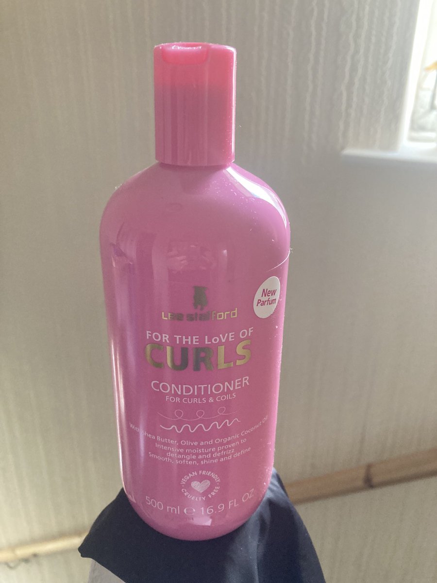 RachelGrainger1's tweet photo. Ok, I’m a woman, this doesn’t mean that everything I own should be pink! Take note, packaging designers. #gender #patronised #stereotypes https://t.co/Rz1ktuw3Lv