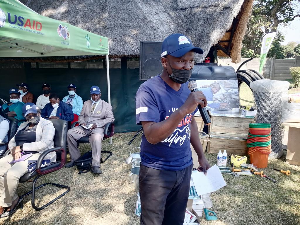 FACTzim's tweet photo. #MarketFair From @mwacsmed Mr Zvaitwandiye Mawoyo applauds the transformation the #ChildrenTariroProject has brought to communities of Manicaland Province. "Communities have been empowered with different skills which have enabled them to be self sustaining." https://t.co/o17wgxN4CM