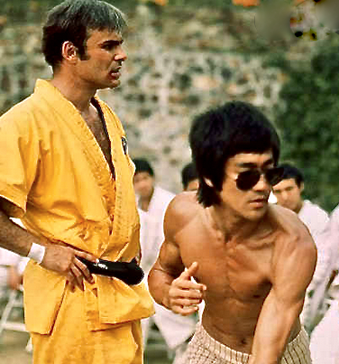 ENTER THE DRAGON 1973
Bruce Lee John Saxon
Jim Kelly Bolo Yeung
Shih Kien Bob Wall
#RobertClouse
#JohnSaxonBOTD1936