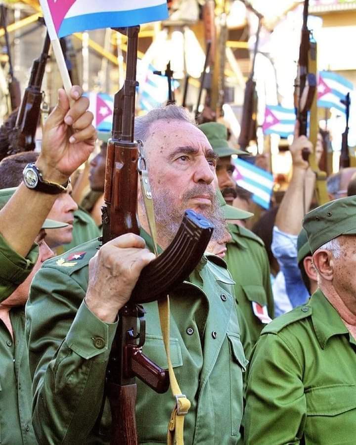 No van a desmoralizarnos, no nos van a amedrentar. ¡No le vamos a dar garantías a la contrarrevolución, que es lo que quieren!
#CubaEsAmor