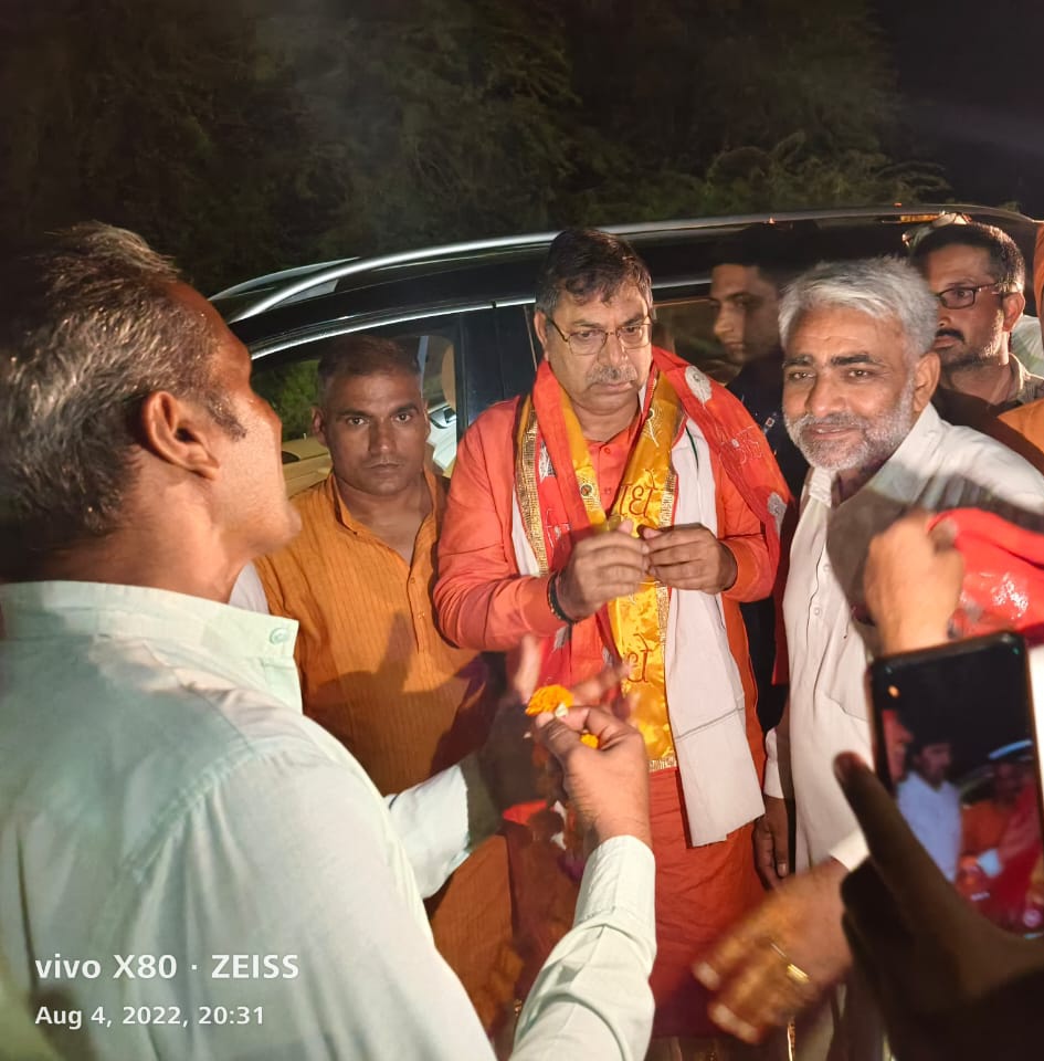 iVedPatel's tweet photo. कल का समय बड़ा संघर्ष का निकला,
सुबह से शारीरिक पीड़ा में था ल अस्पताल में भर्ती होकर ड्रीप चढ़वाई,
   लेकिन भाजपा प्रदेश अध्यक्ष आदरणीय भाईसाहब @DrSatishPoonia जी के आगमन पर स्वागत सत्कार करने की खुशी में जल्दी अस्पताल से निकलर शाम को भाईसाहब का अभिनंदन किया।
समय देने के आभार जी https://t.co/zJs1Kr1Hj4