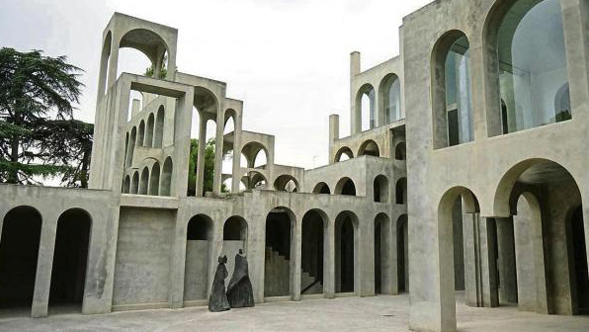 Corberó Space: New Life for Hidden Jewel

In 1968, in the medieval heart of Esplugues de Llobregat (Barcelona), sculptor Xavier Corberó (1935-2017) began his masterpiece.

Read the article via our news page: iconichouses.org/news